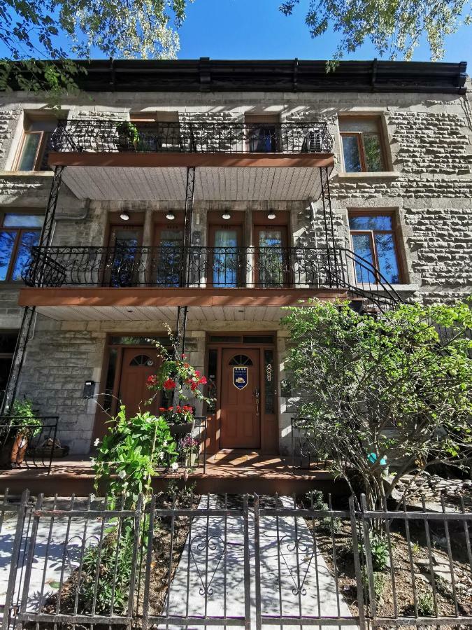 Accueil Chez Francois Bed & Breakfast Montreal
