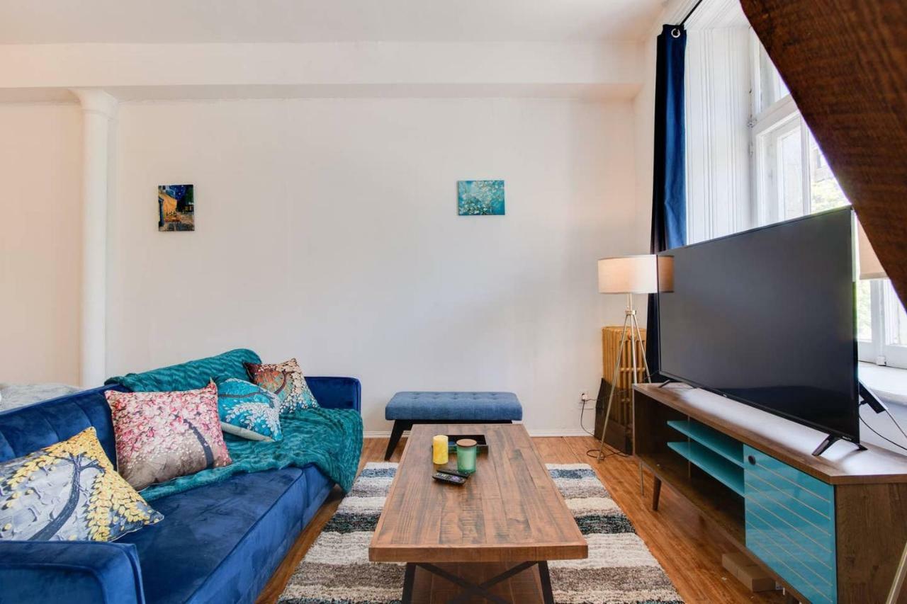 Old Loft - Near It All Apartment *