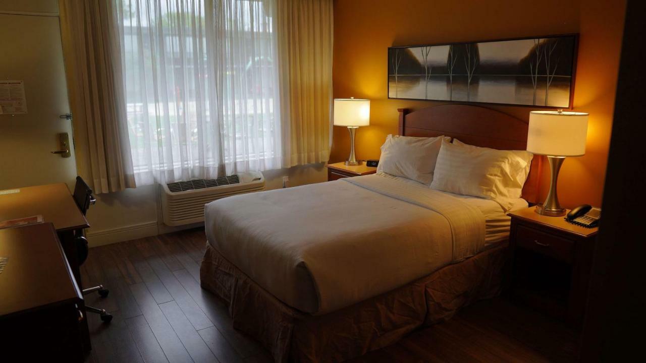 Radisson Airport Hotel
