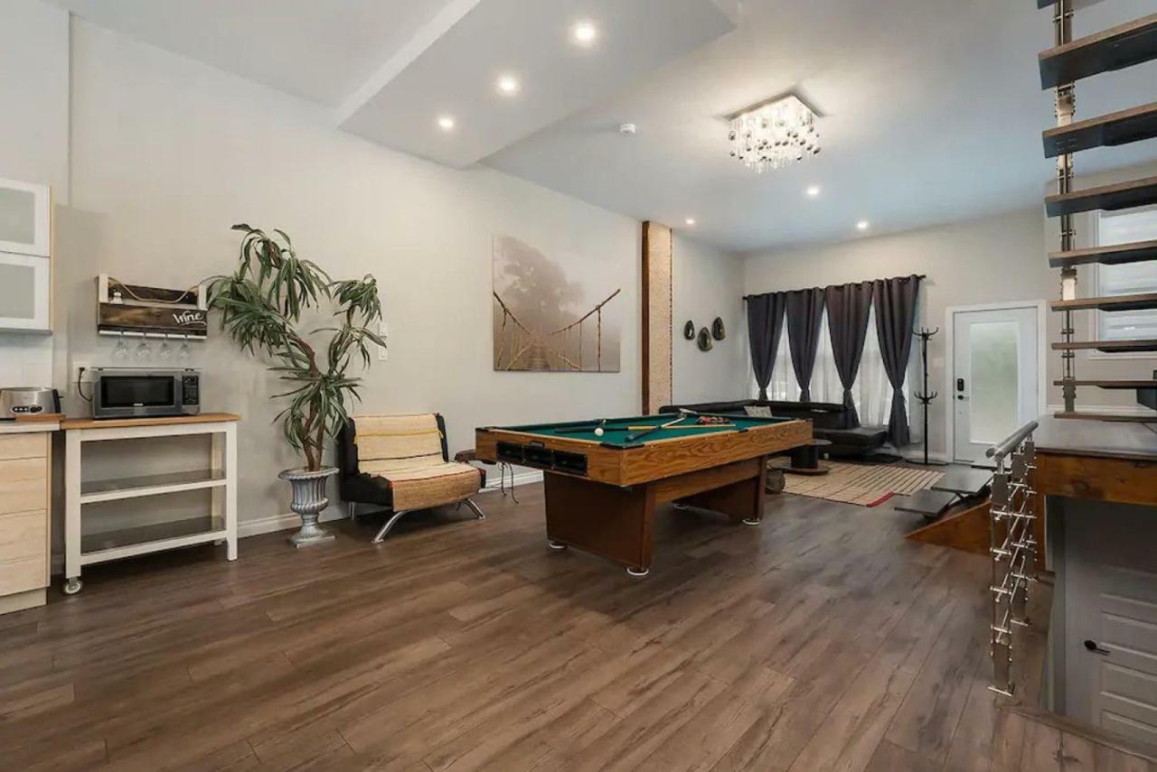 Spacious Townhouse With Rooftop Deck Montreal