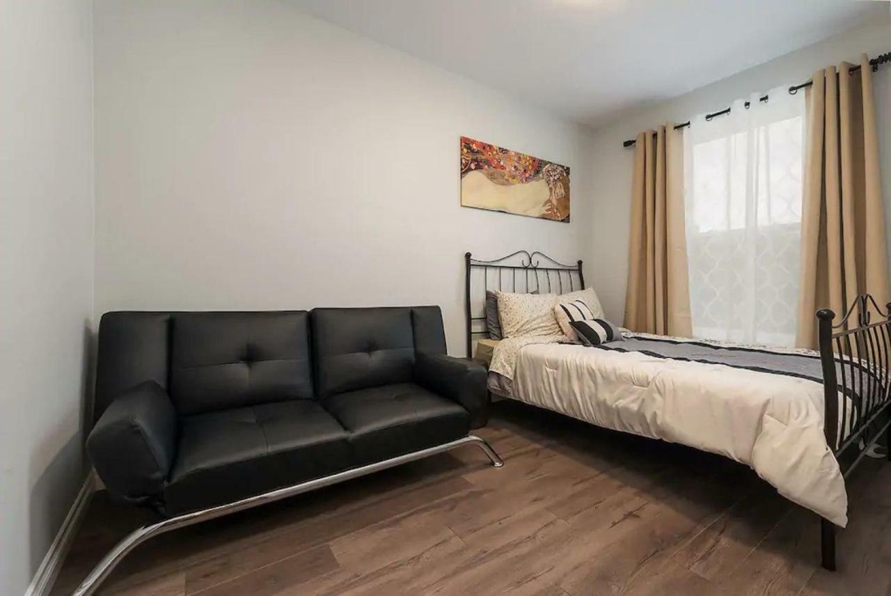 Spacious Townhouse With Rooftop Deck Montreal