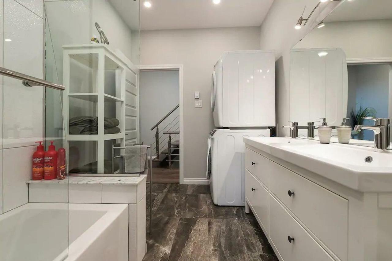 Holiday home Spacious Townhouse With Rooftop Deck Montreal