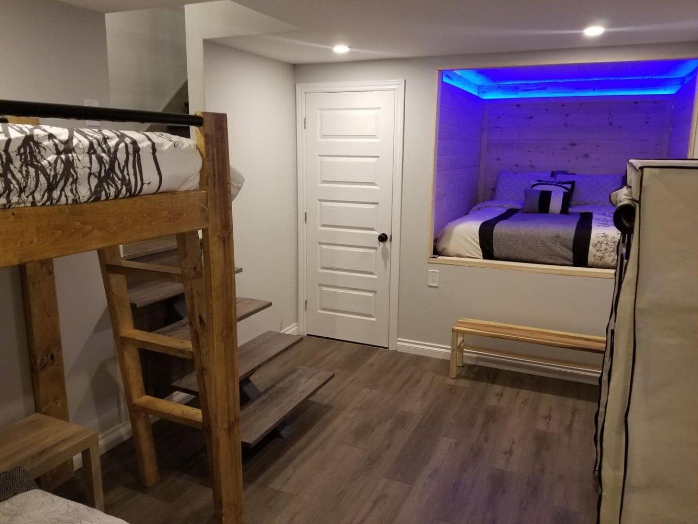 Spacious Townhouse With Rooftop Deck * Montreal