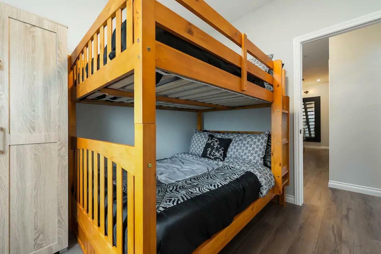 Spacious Townhouse With Rooftop Deck Holiday home Montreal