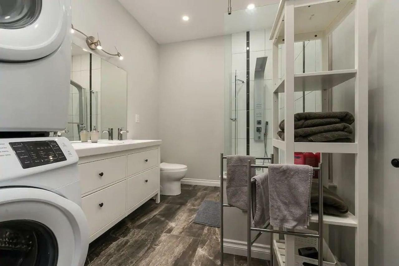 Spacious Townhouse With Rooftop Deck Montreal