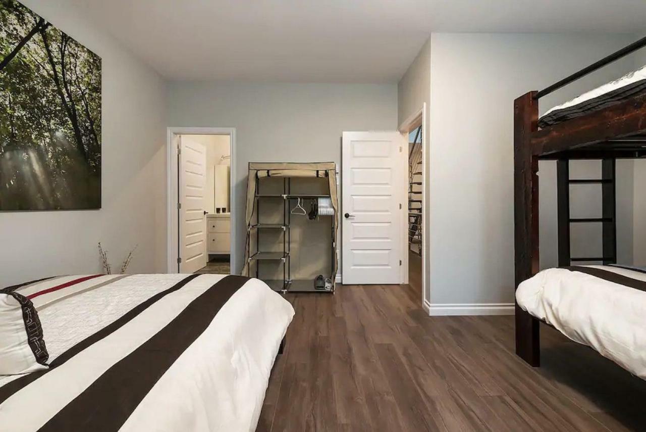 Spacious Townhouse With Rooftop Deck Holiday home Montreal