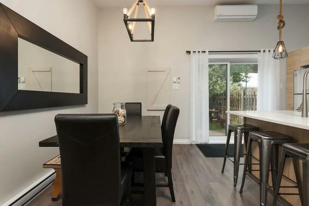 Holiday home Spacious Townhouse With Rooftop Deck *