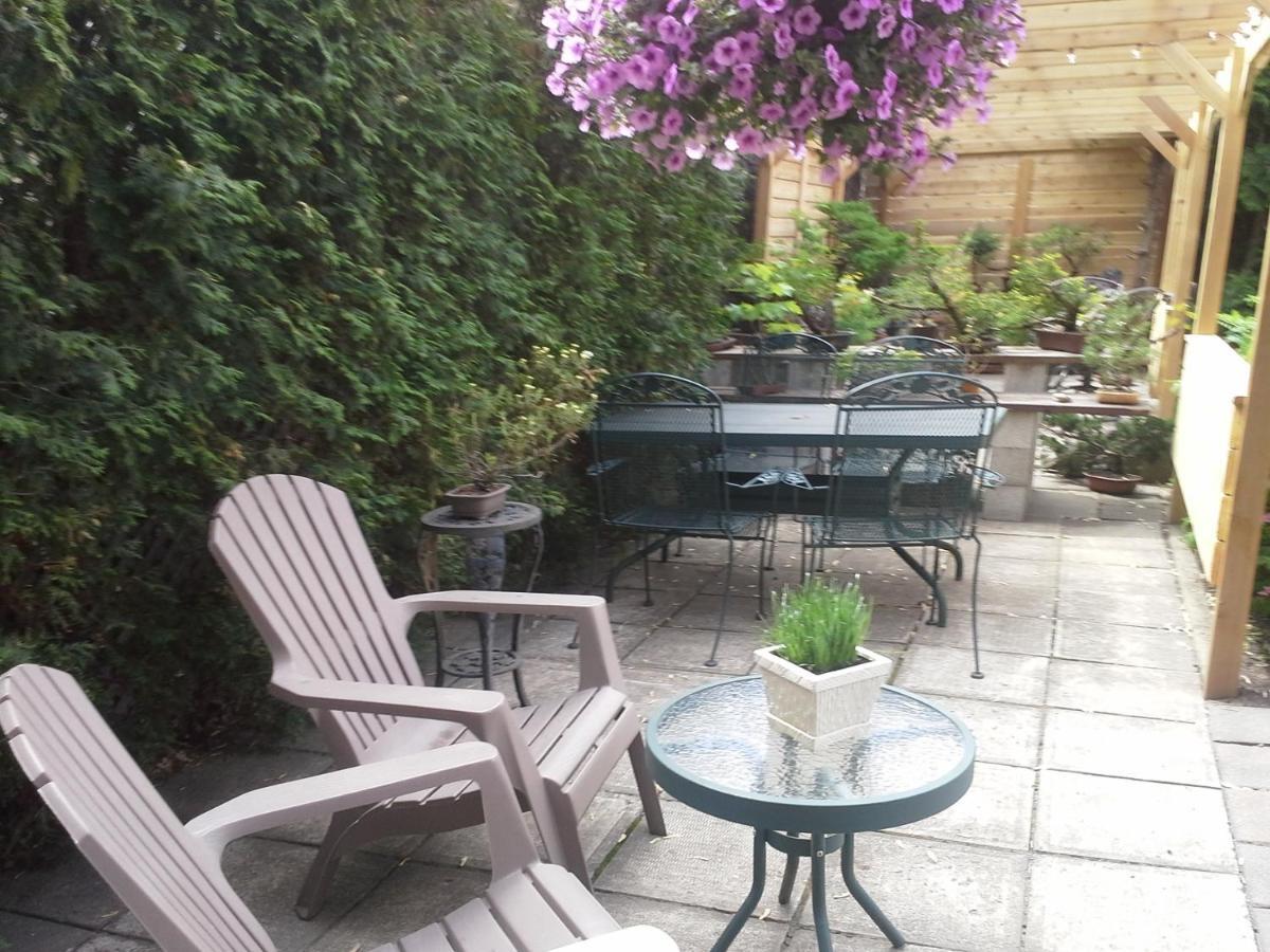 3 Bedrooms 3 Beds Near Metro -2 Parking Free *