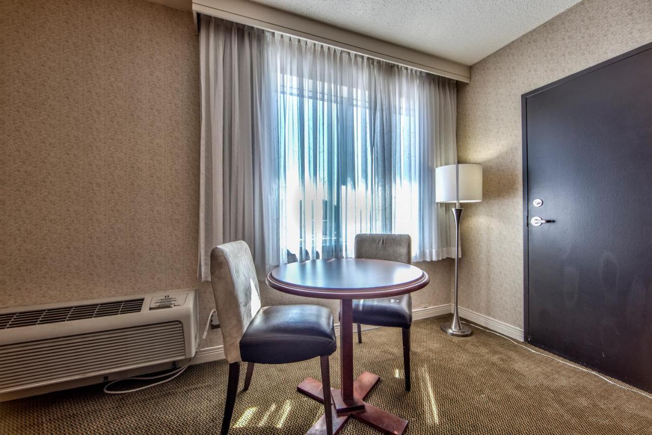 Radisson Airport