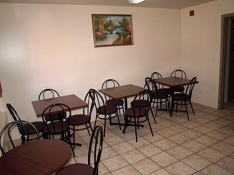 Econo Hotel 2*
