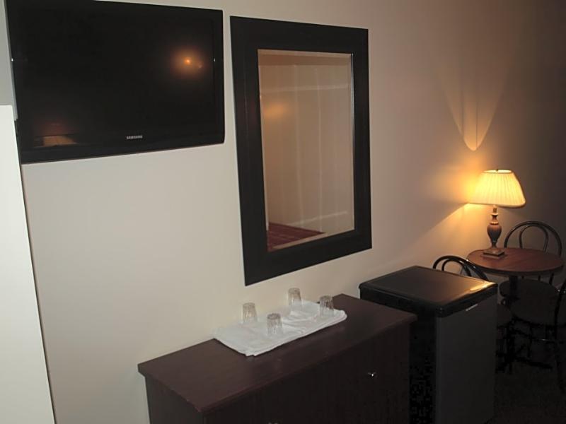 Econo Hotel 2*