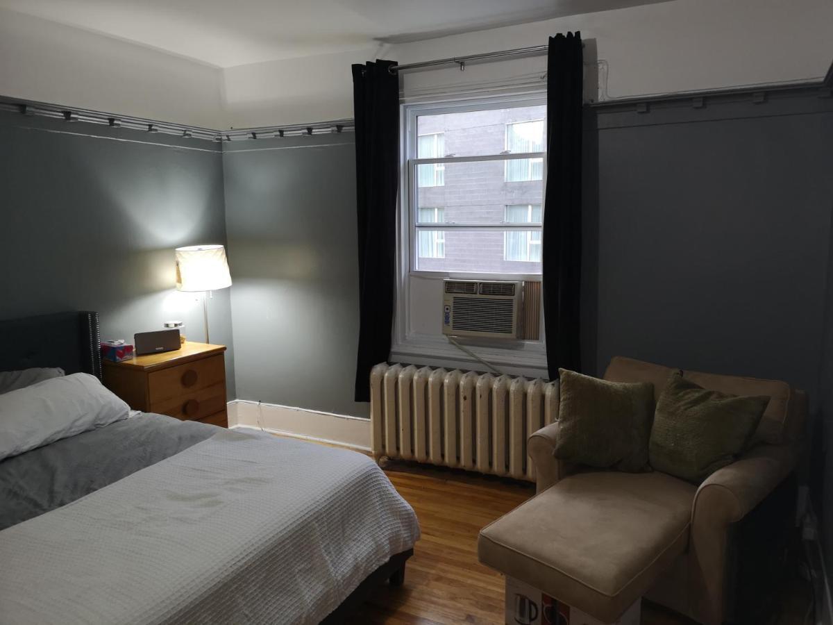Homestay With King Bed In Shared 3 Bedroom Downtown
