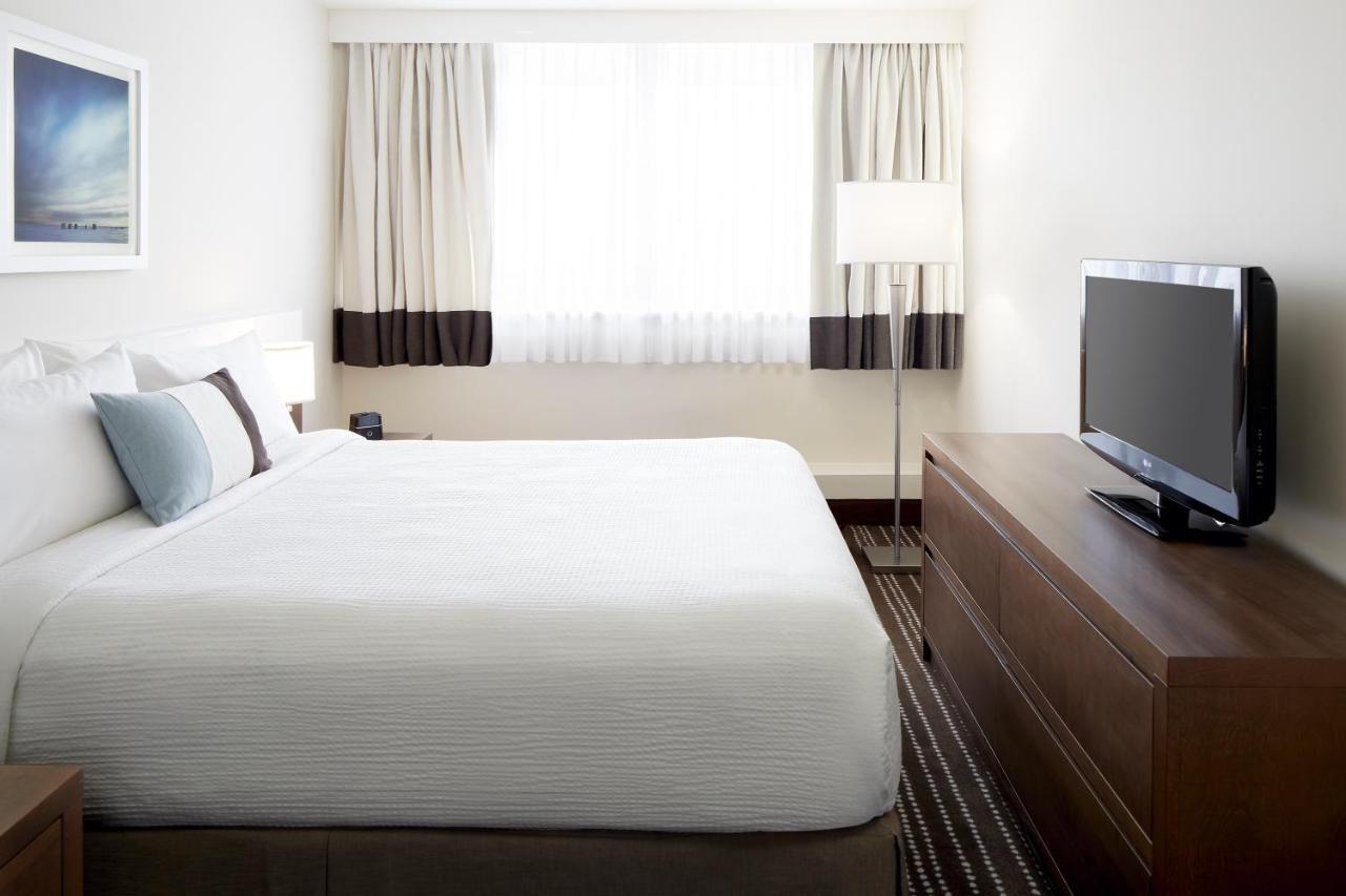 By Marriott Westmount Hotel 4*