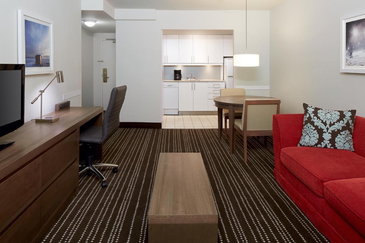 Hotel By Marriott Westmount 4*