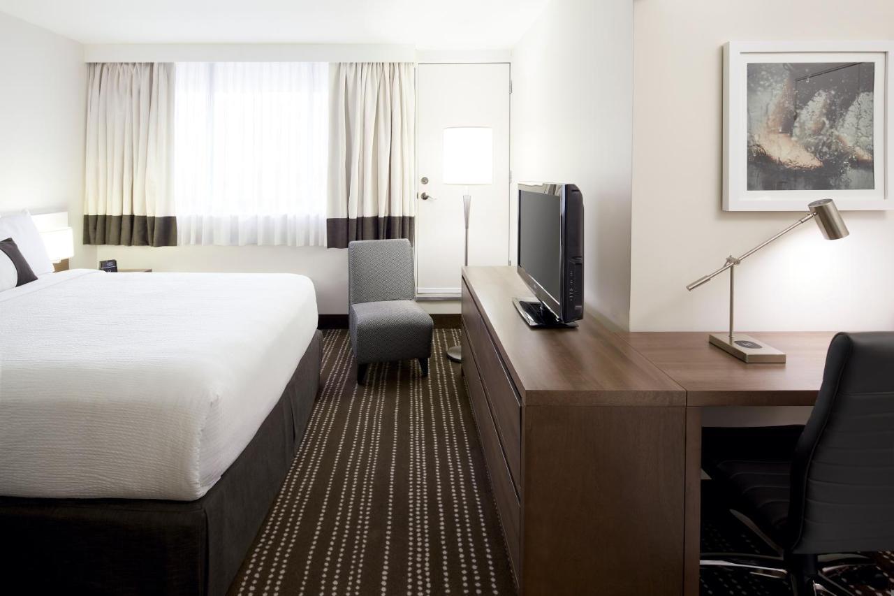 By Marriott Westmount 4* Montreal