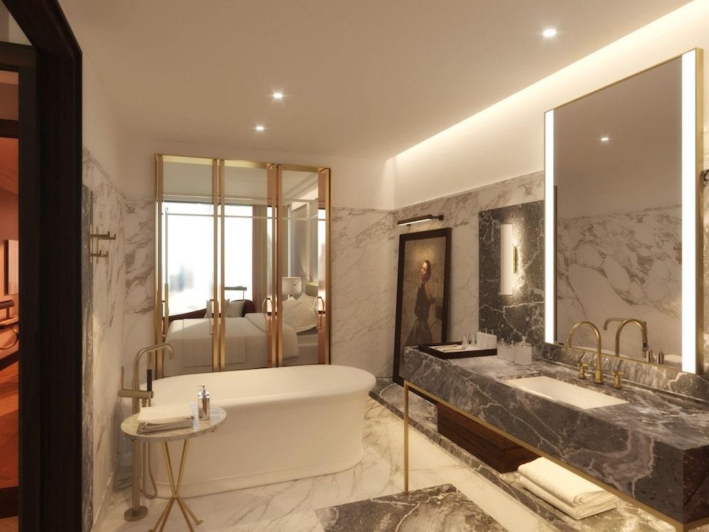 Four Seasons Hotel 5*