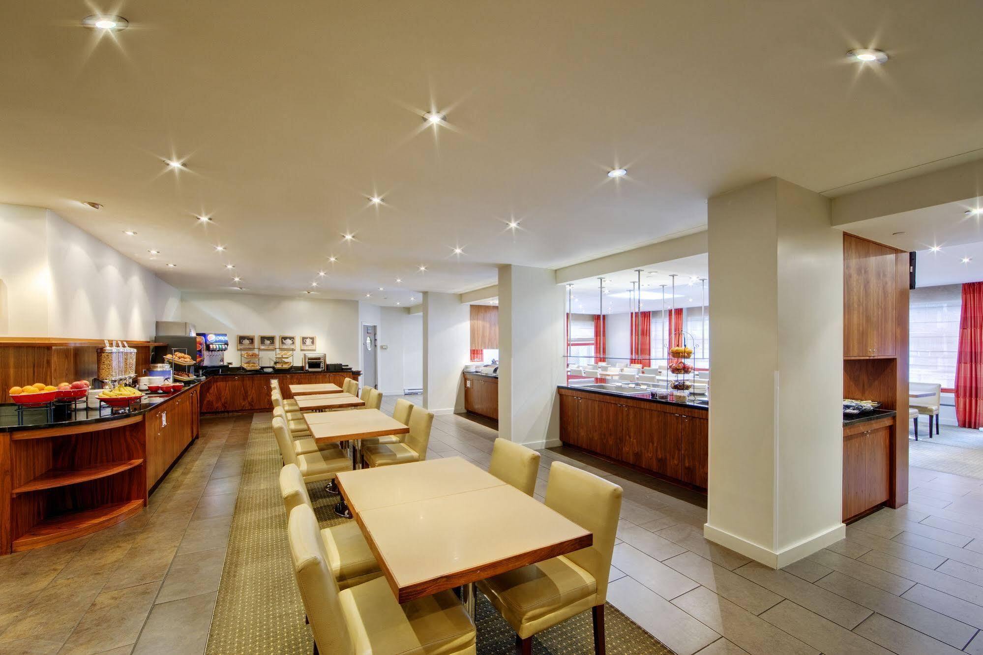 Hotel By Marriott Westmount
