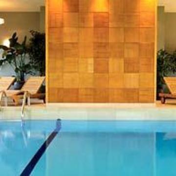 By Marriott Westmount Hotel 4*