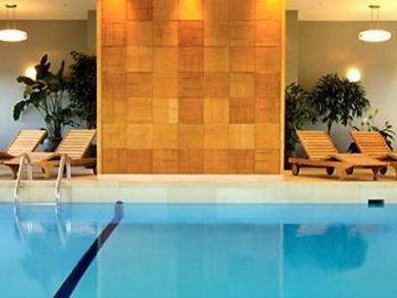 By Marriott Westmount Hotel 4*