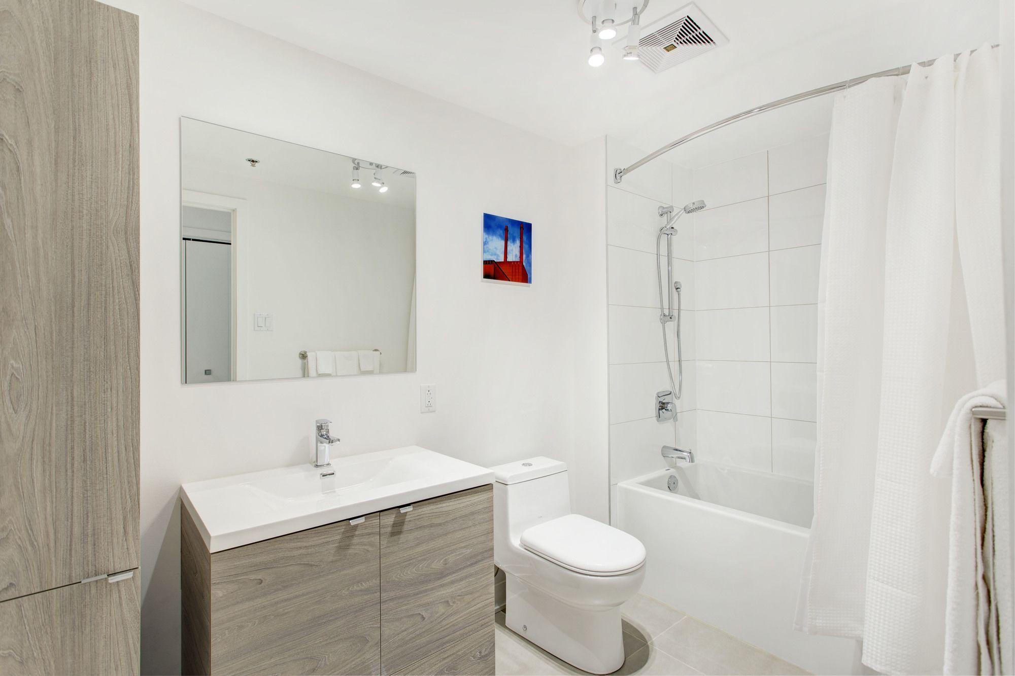 Le Shaughn Apartment *