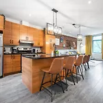 Montreal Styled 2 Bedroom Apartment On St-Denis Street