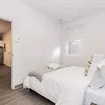 New Urban And Well Located 1 Bedroom Apartment By Den Stays