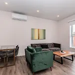 2 Bedroom Luxury In The Mile End By Den Stays