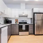 New Classy 2 Bedroom Apartment In Le Plateau By Denstays