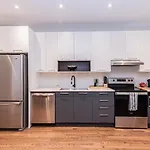 Vast And Perfectly Located 3 Bedroom Flat By Denstays