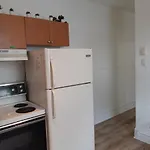 Tv + Netflix / High Speed Internet / Room C