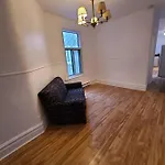 Tv + Netflix / High Speed Internet / Room C