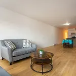 Lovely Rental Unit With Balcony~ Autoroute 40