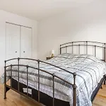 Lovely Rental Unit With Balcony~ Autoroute 40
