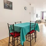 Lovely Rental Unit With Balcony~ Autoroute 40