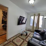 Small Condo In Montreal -Fast Wifi