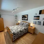 Cozy Apartment In Great Central Location With Free Parking - 31 Night Minimum