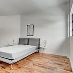 Modern Suites In Ndg