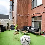 M11 Upscale Comfy Studio Wac In Perfect Location