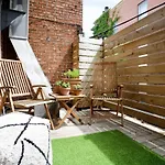 M11 Upscale Comfy Studio Wac In Perfect Location