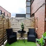 M11 Upscale Comfy Studio Wac In Perfect Location