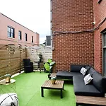 M11 Upscale Comfy Studio Wac In Perfect Location