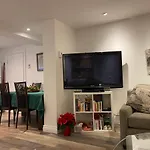 Lovely, Fully Equipped Bachelor, Close To All Needs!
