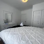 Renovated 2Bedrooms Apartment With Free Parking