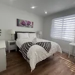 Renovated 2Bedrooms Apartment With Free Parking