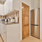 Unique 1 Bedroom Unit In A Perfect Location