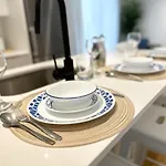 Charming 2-Bedr Haven 2Mins From Frontenac Metro