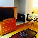 Stylish Montreal Apartment: Comfortable Stay In The Golden Square Mile