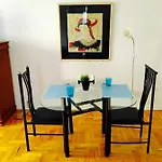 Stylish Montreal Apartment: Comfortable Stay In The Golden Square Mile