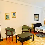 Stylish Montreal Apartment: Comfortable Stay In The Golden Square Mile