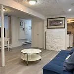 Heart Of Mtr For Memerable Experiance 2 Backyard 7Minmetro Fully Renovated & Equipped